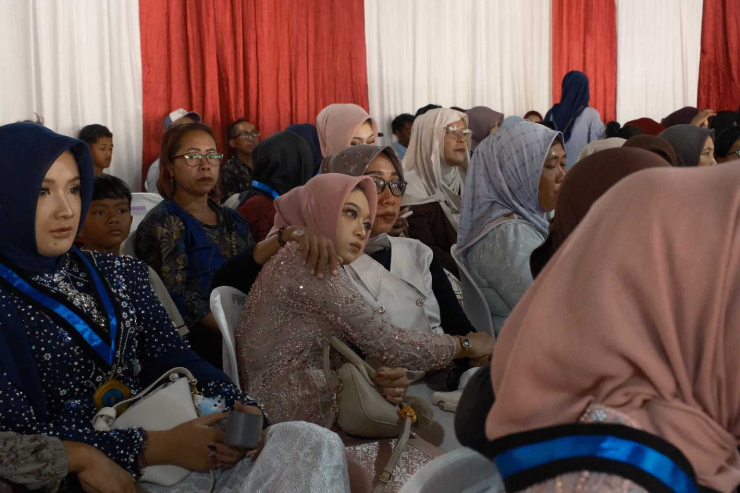 Tangis Haru Prosesi Sungkeman, Warnai Pelepasan 392 Purnasiswa Angkatan ke-22 SMK Models