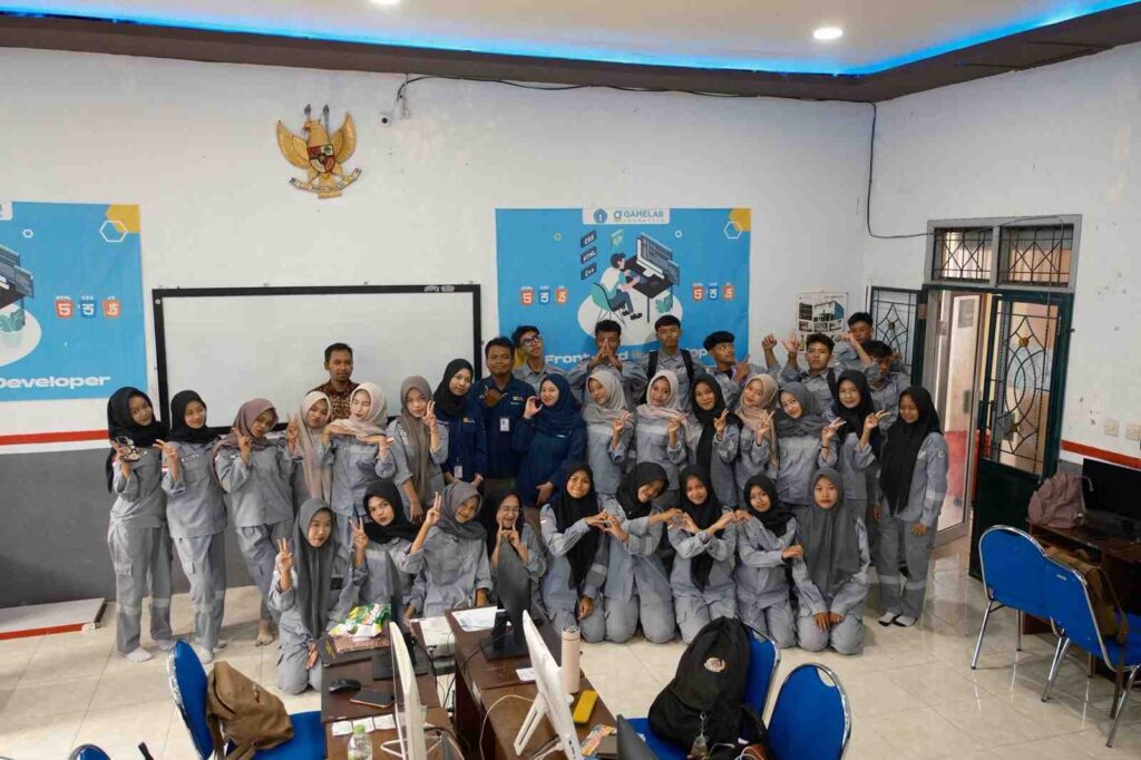 Bekali Siswa Sebelum PKL, SMK Models Gandeng PLN Icon Plus Jember Gelar Pelatihan Fiber Optic 2 WhatsAppImage2026 05 03at17.44.34