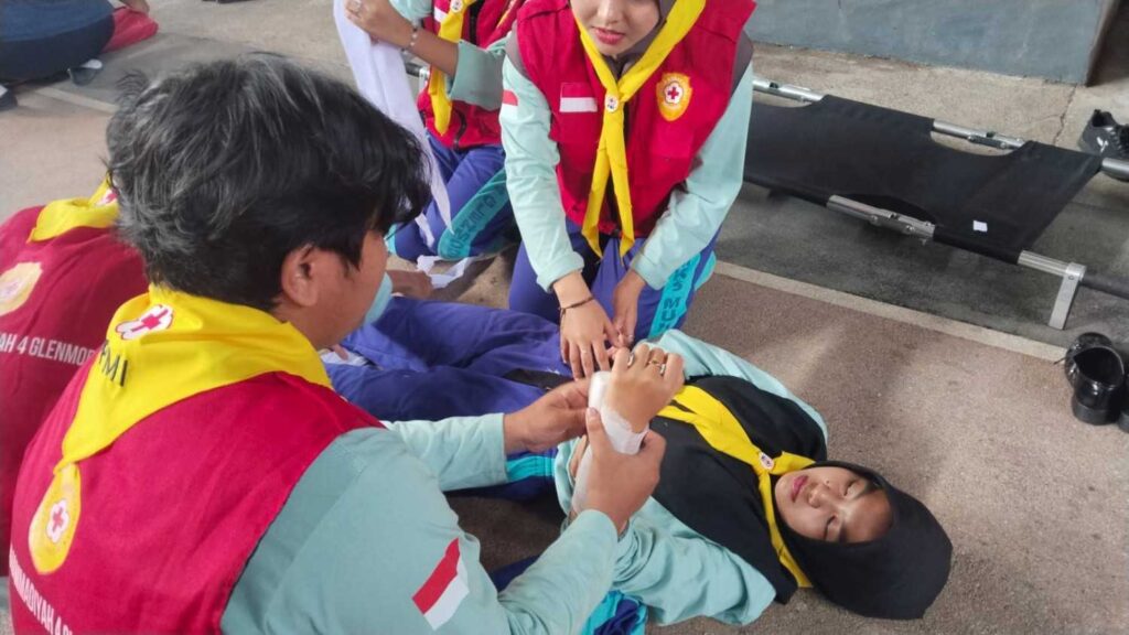 Ikuti Pelatihan Kegawatdaruratan, PMR Wira SMK Models Siap Mengabdi 2 Para anggota pmi
