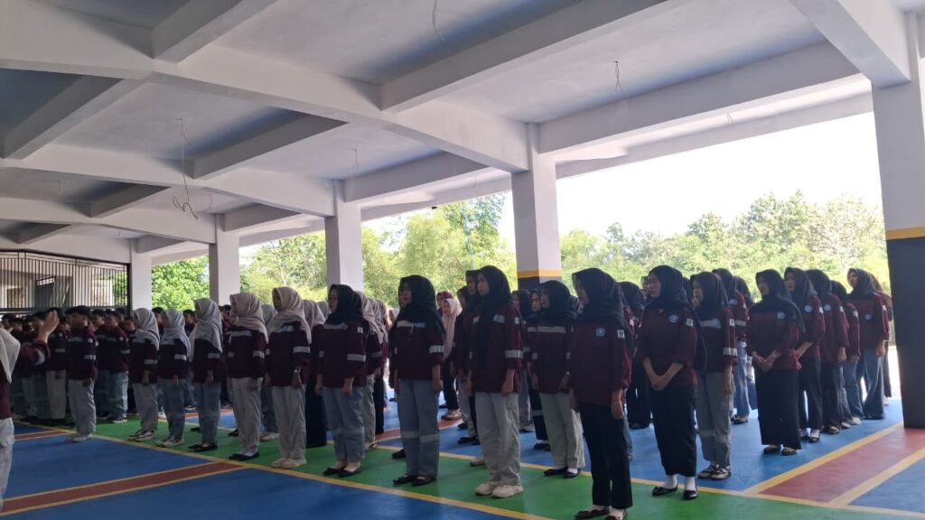 Kasi SMK Cabang Dinas Wilayah Banyuwangi Lepas 425 Siswa PKL SMK Models Tersebar di 180 Industri 2 WhatsApp Image 2026 06 17 at 20.40.11 1