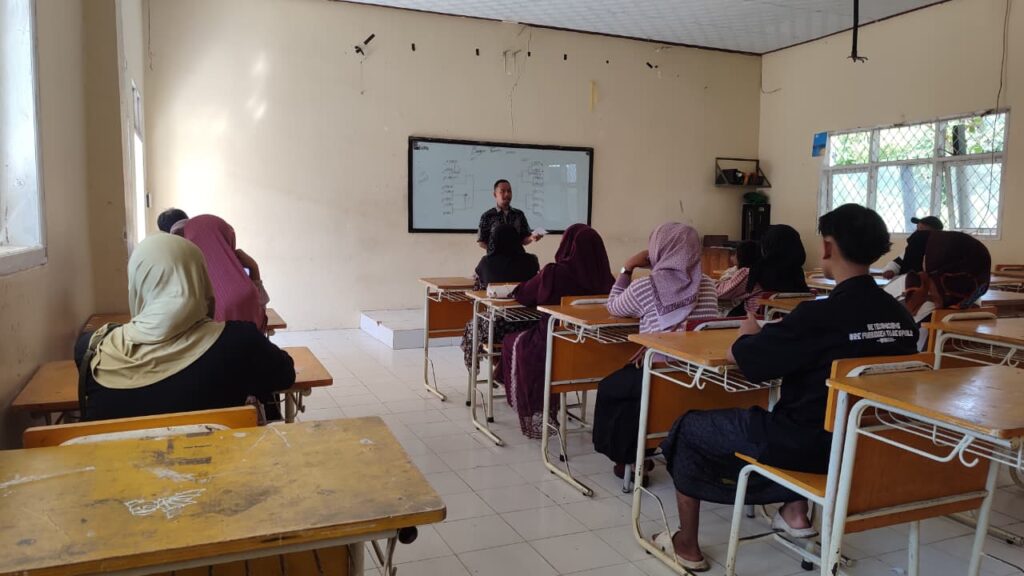 Gebarakan Baru! Tak Hanya Pengambilan Rapor, SMK Models Perkuat Sinergi dengan Orang Tua Wali Murid Melalui Komunikasi Dua Arah 2 Guru dan Wali Murid SMK Models