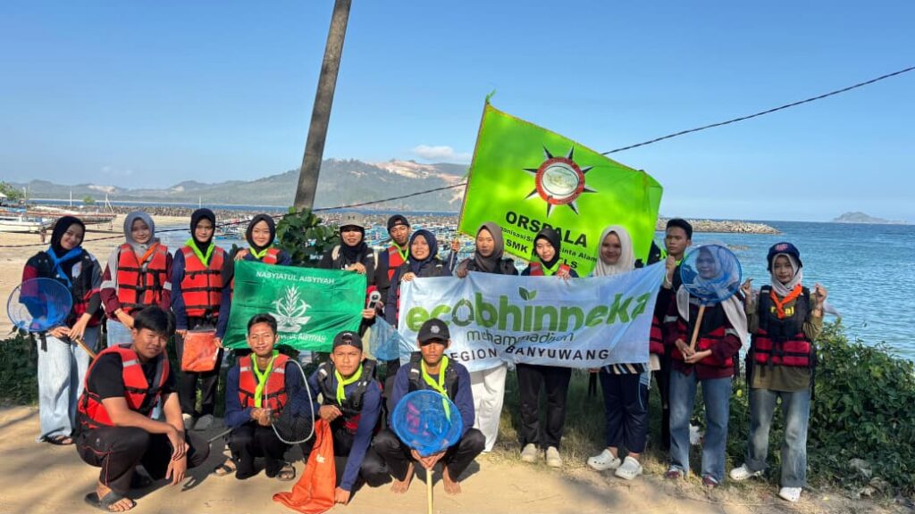 SMK Models Gelar <i>Clean-Up</i> Pantai dalam Rangka Hari Laut Sedunia 2026 2 Orspala SMK Models