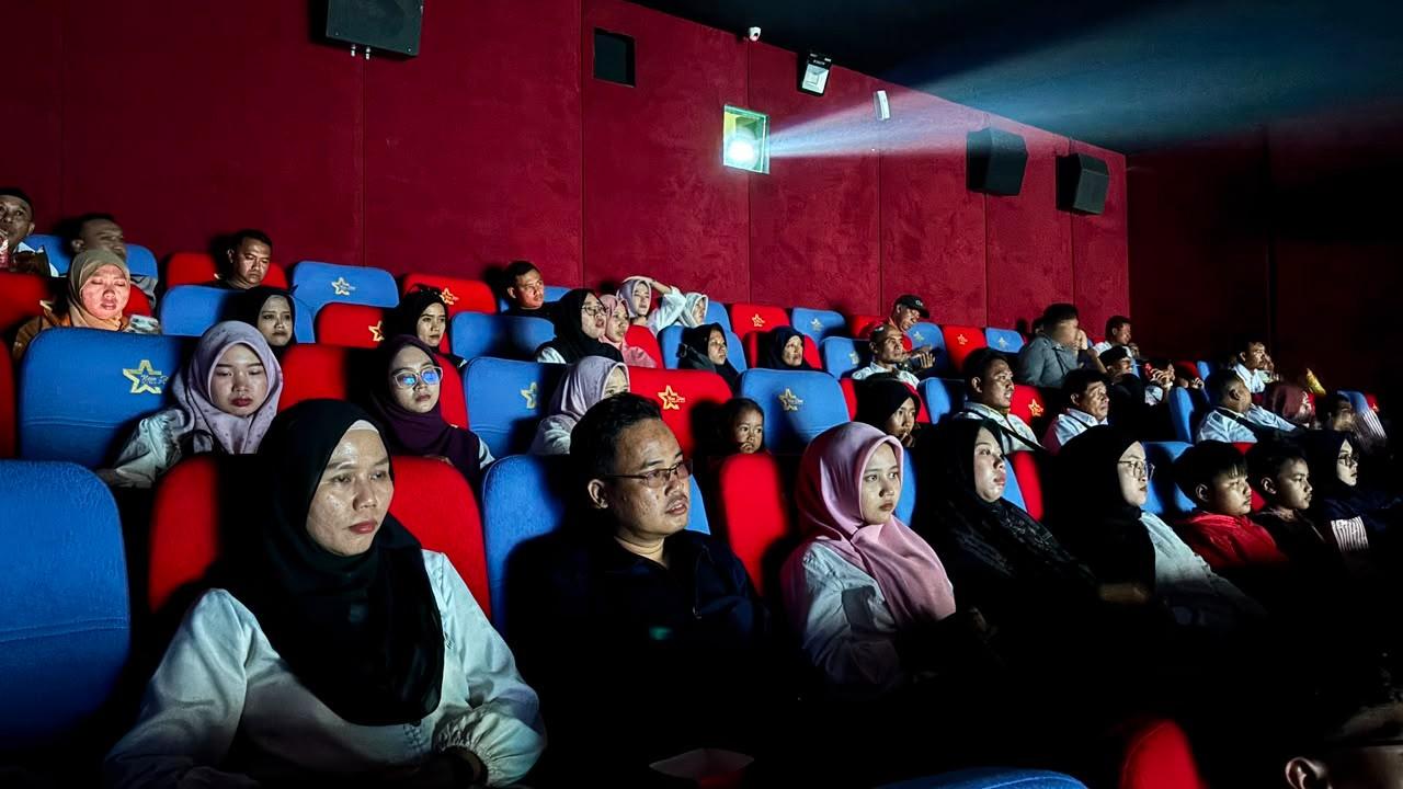 Sambut Program PP Muhammadiyah, GTK SMK Models Perkuat Kebersamaan Lewat Nobar Children of Heaven