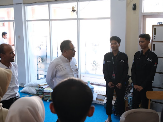 Langkah Spontan Plt. Kacabdin Banyuwangi Titip Pesan Keteladanan kepada Ekskul Models Jurnalisme 2 WhatsApp Image 2026 07 09 at 11.49.49