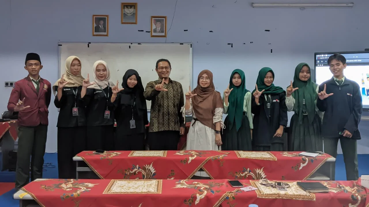 Menyulam Kata di Tanah Blambangan, Jejak Perjumpaan Provena dan Mojoer dalam Merawat Api Literasi