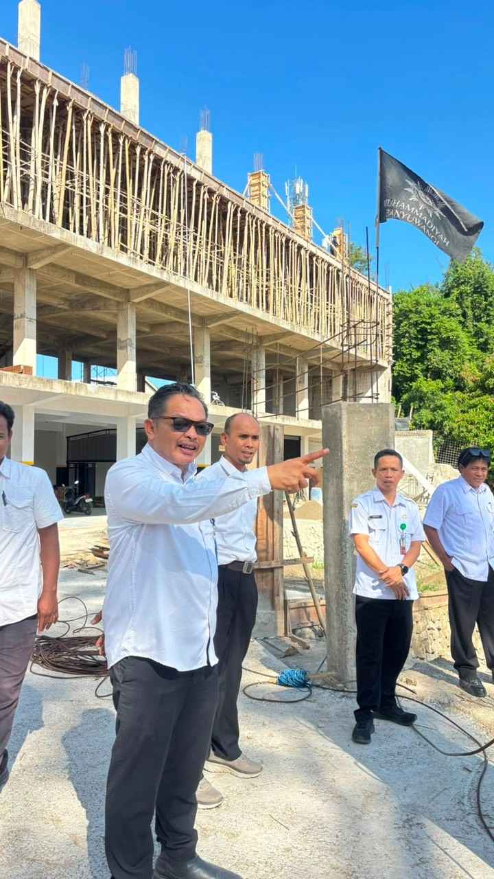 Visitasi Komprehensif SMK Models: Plt. Kacabdin Banyuwangi Kagumi Unit TEFA dan Kemandirian Finansial Sekolah