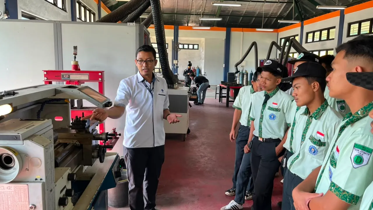 Tingkatkan Keterampilan Vokasi, Siswa Otomotif SMK Models Ikuti Pelatihan Industri di BPVP Banyuwangi