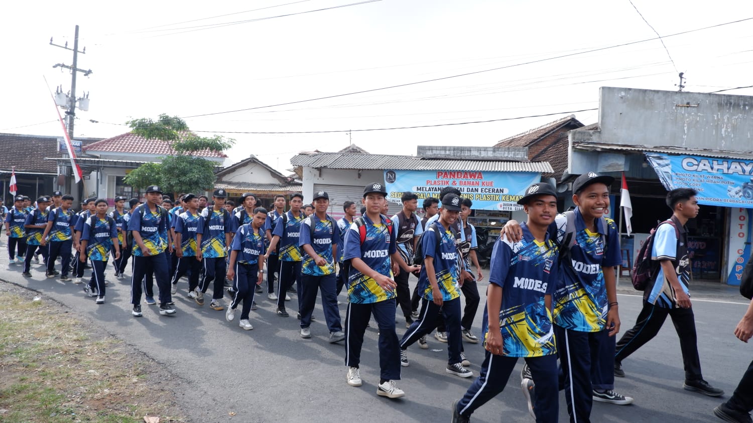 Semangat Mengisi Kemerdekaan, SMK Models Gelar Jalan Sehat
