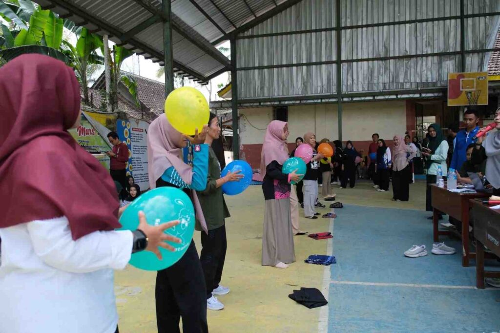 Lomba Balon Bersarung Guru SMK Models