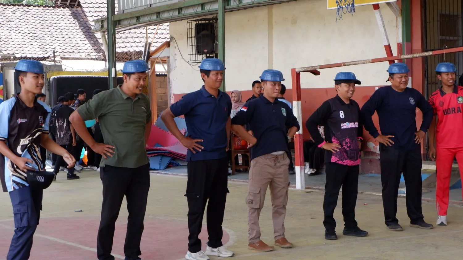 Lomba Cukurukuk Sukses di Helat, Tawa dan Kekompakan Guru Warnai HUT ke–81 RI SMK Models