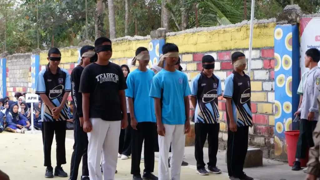 "Latih Fokus Siswa, SMK Models Gelar Lomba PBB Mata Tertutup Guna Meriahkan HUT RI ke-81" 1 Lomba PBB Mata Tertutup SMK Models