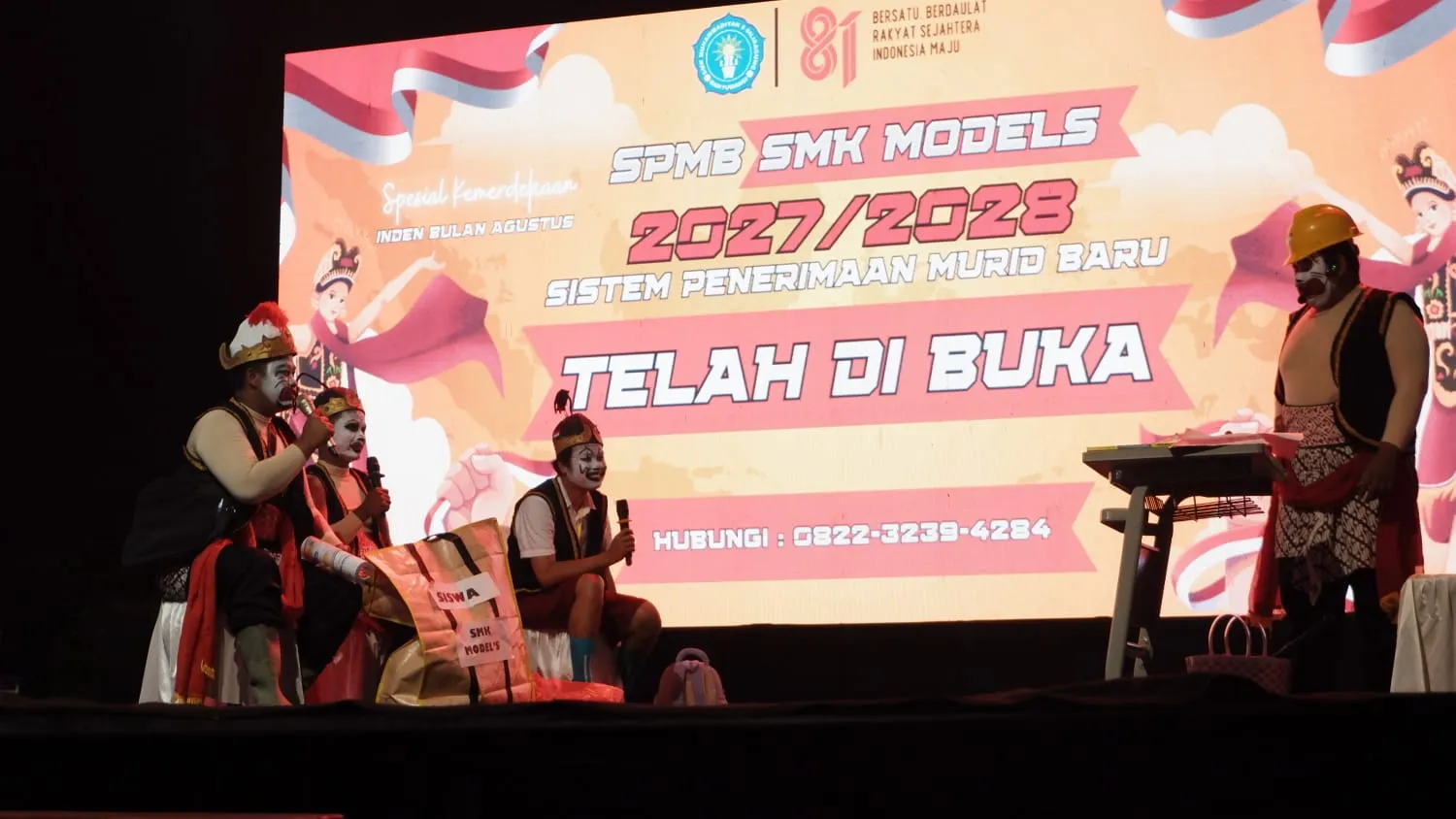 Balutan Komedi dan Kritik Sosial: Penampilan Memukau Tokoh Punokawan, Guru SMK Models Meriahkan Ekspo Siliragung
