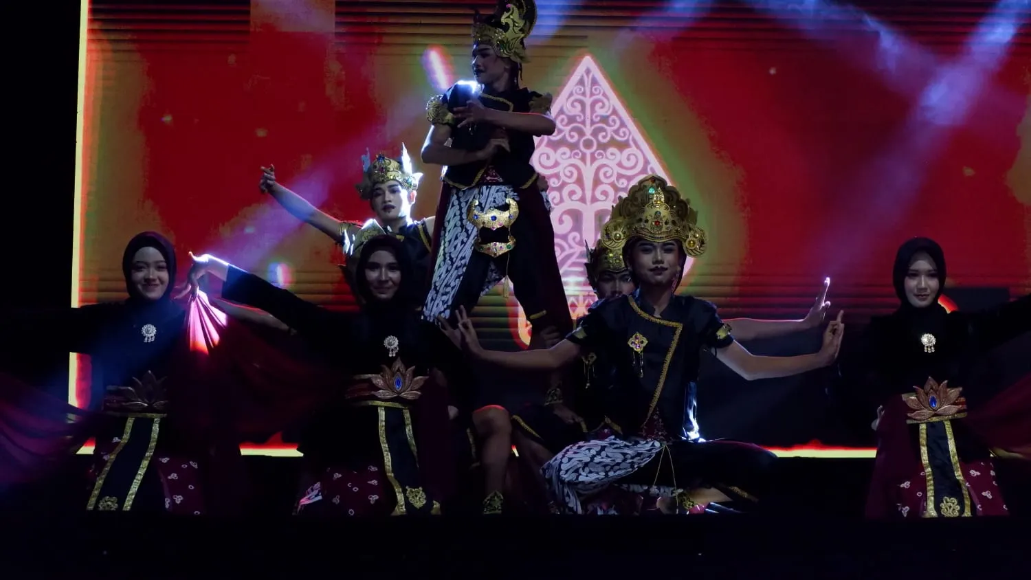 SMK Models Guncang Panggung Eksposisi Lewat Teater “Gugurnya Sang Kembang Kurusetra”