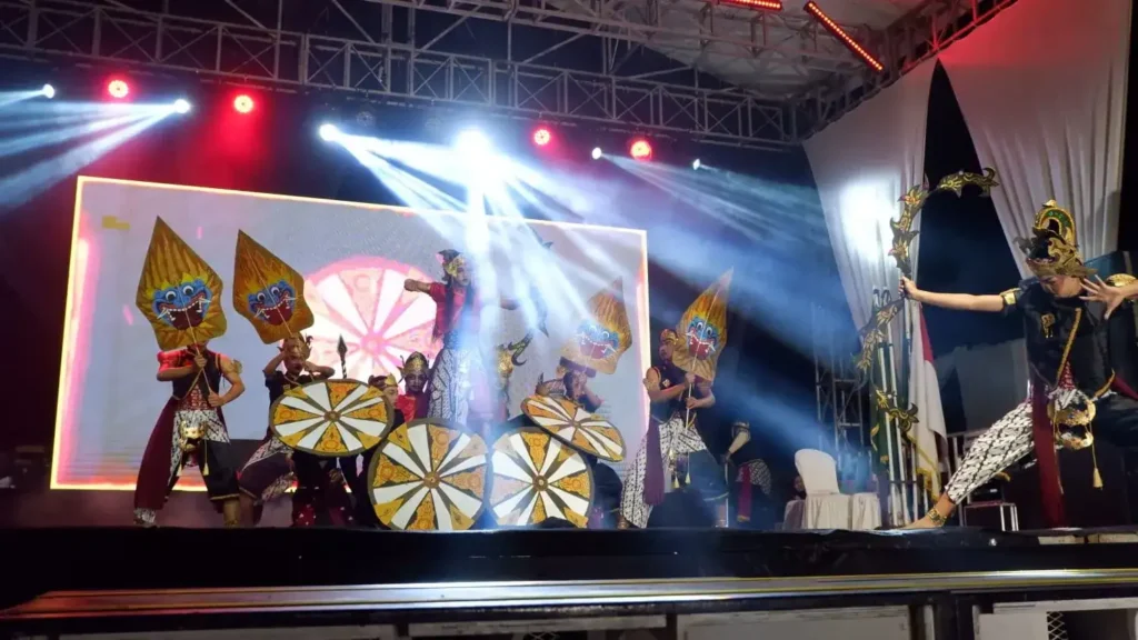 Penampilan Teater di Panggung Ekspo SMK Models