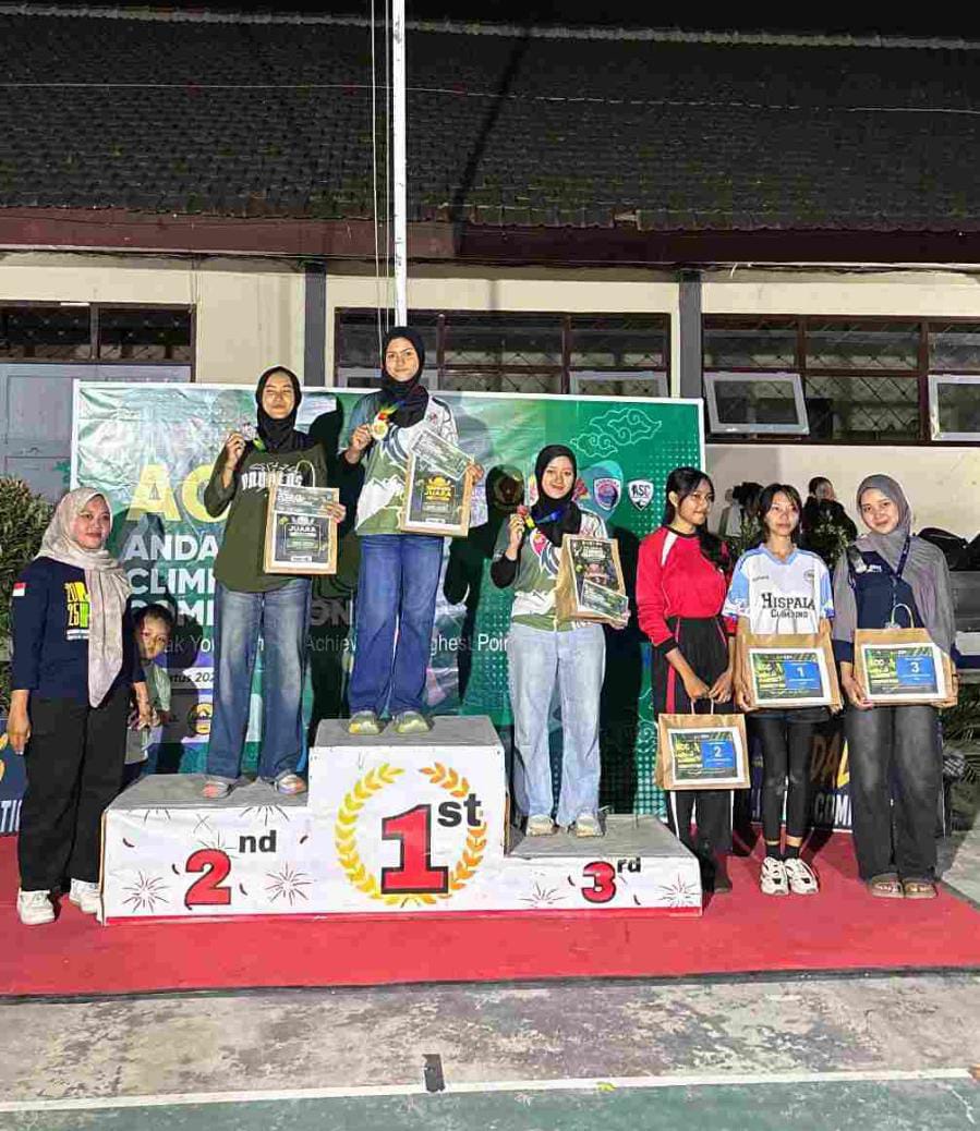 Dua Siswi SMK Models Ukir Prestasi di Andalas Climbing Competition Banyuwangi